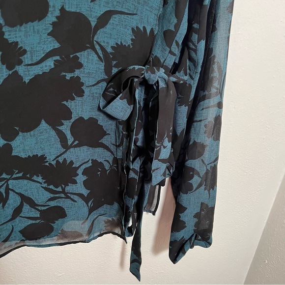 Forever 21 Contemporary Blouse Green Black Floral Wrap Side S - Picture 4 of 9